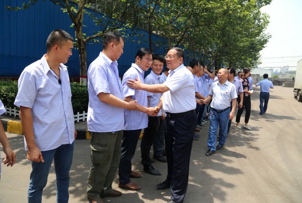 龍鋼集團黨政工領導到韓城片區慰問“送清涼” 龍鋼集團黨政工領導到韓城片區慰問“送清涼”