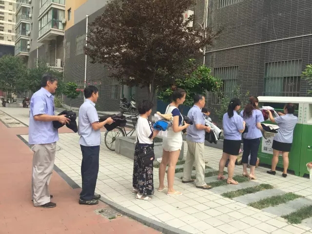 綜合服務(wù)公司舉行“衣暖人心,愛心捐贈(zèng)”公益活動(dòng) 綜合服務(wù)公司舉行“衣暖人心,愛心捐贈(zèng)”公益活動(dòng)