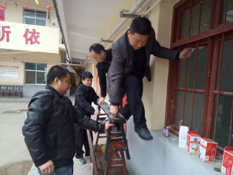 愛心在行動 爭做“活雷鋒”---大西溝礦業公司3.5雷鋒活動日側記 愛心在行動 爭做“活雷鋒”---大西溝礦業公司3.5雷鋒活動日側記